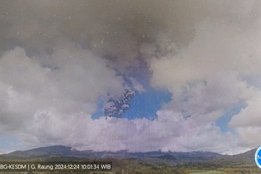 Gunung Raung Erupsi, Keluarkan Abu Vulkanik Setinggi 2 Kilometer