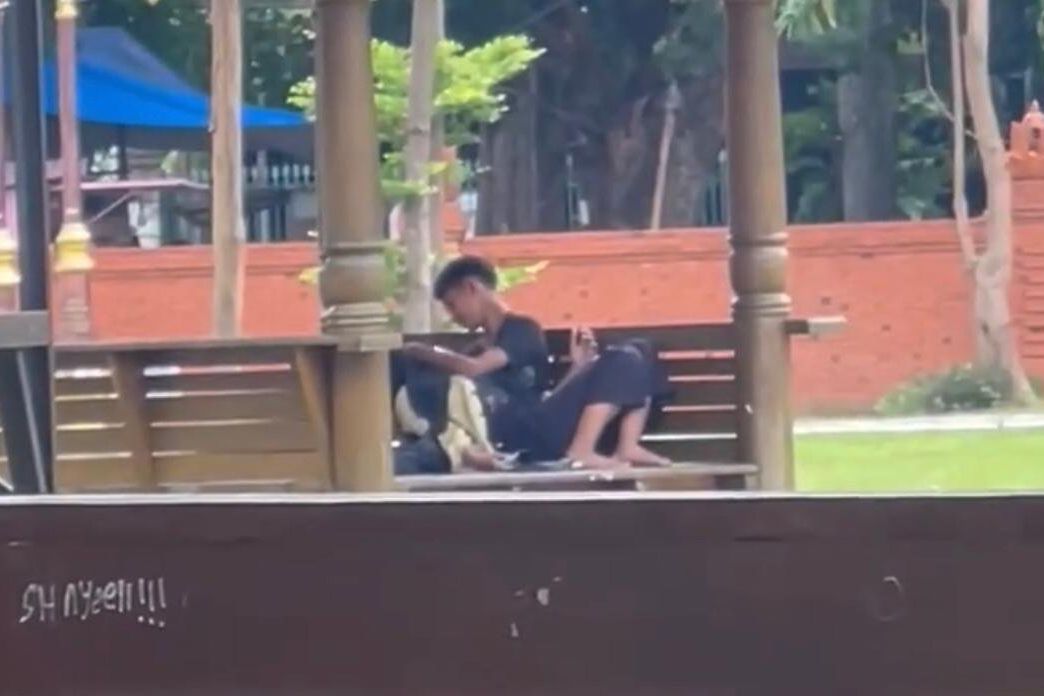 Video Diunggah ke Medsos, Pasangan Muda Mudi Bermesraan di RTH Sooko Mojokerto