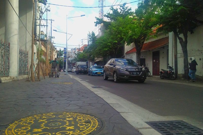 Gunakan Batu Kali, Revitalisasi Pedestrian Jalan Karet Surabaya Tuntas