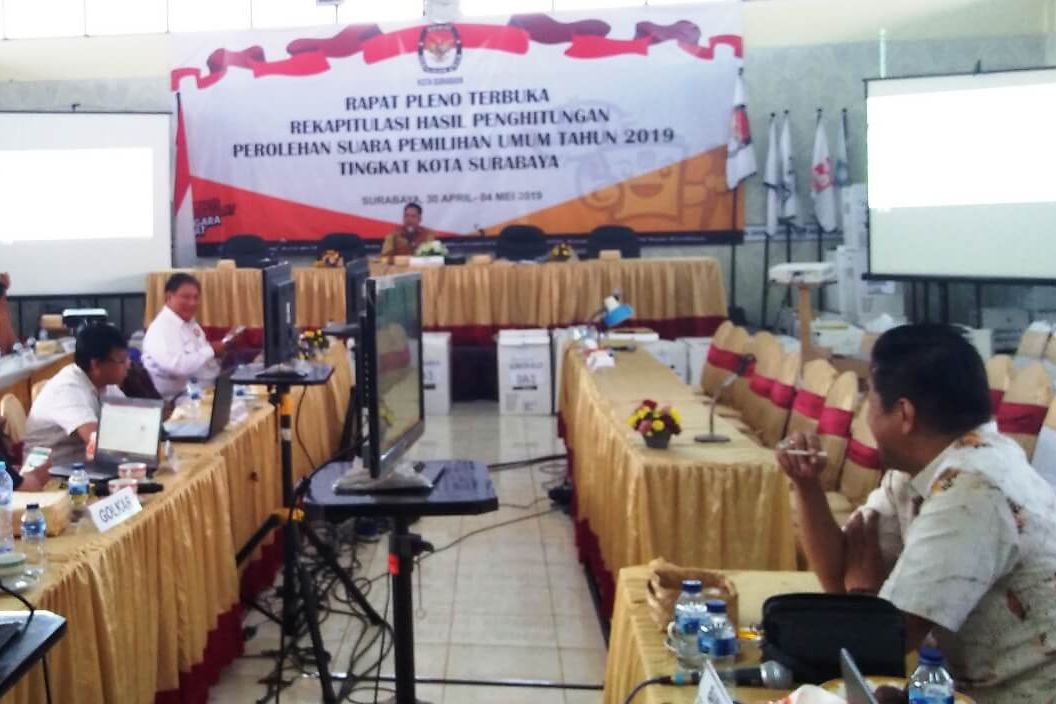 Rekapitulasi Suara di KPU Surabaya Tersisa Tujuh Kecamatan