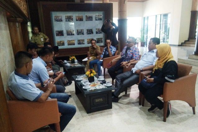 Warga Masalembu Mengadu Soal Listrik ke DPRD Jatim