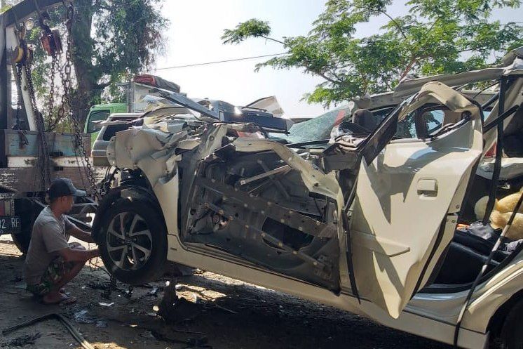 Selidiki Kronologi Kecelakaan Toyota Agya, Polres Probolinggo Datangkan Kendaraan TAA