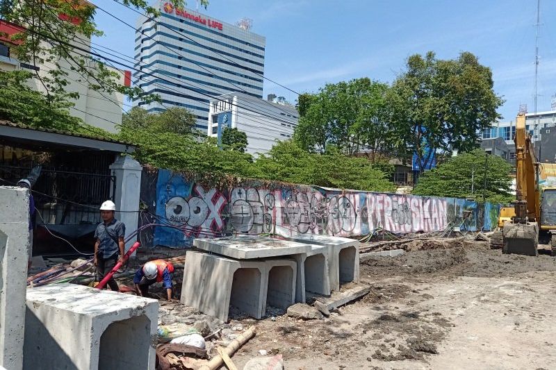 Pemindahan Jaringan Utilitas di Yos Sudarso Surabaya Molor