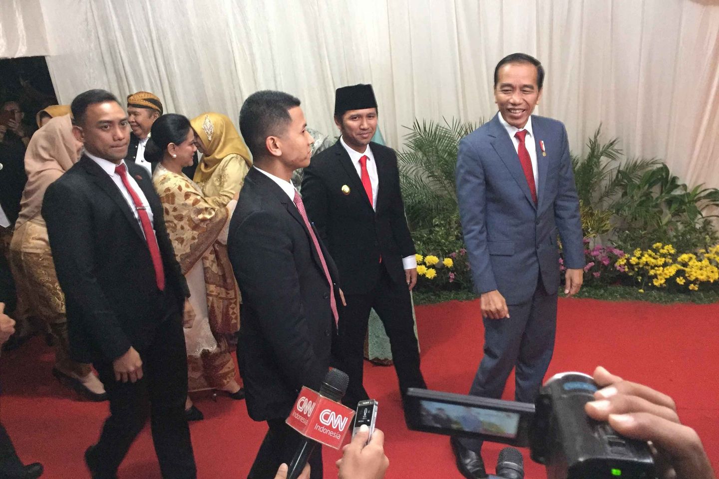 Jokowi Doakan Pasangan Fadil-Patimasang Cepat Dapat Momongan