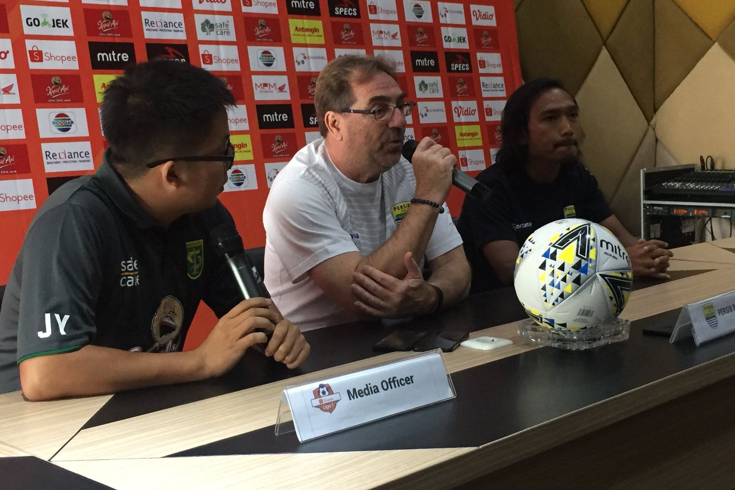 Robert Rene Targetkan Tiga Poin Lawan Persebaya