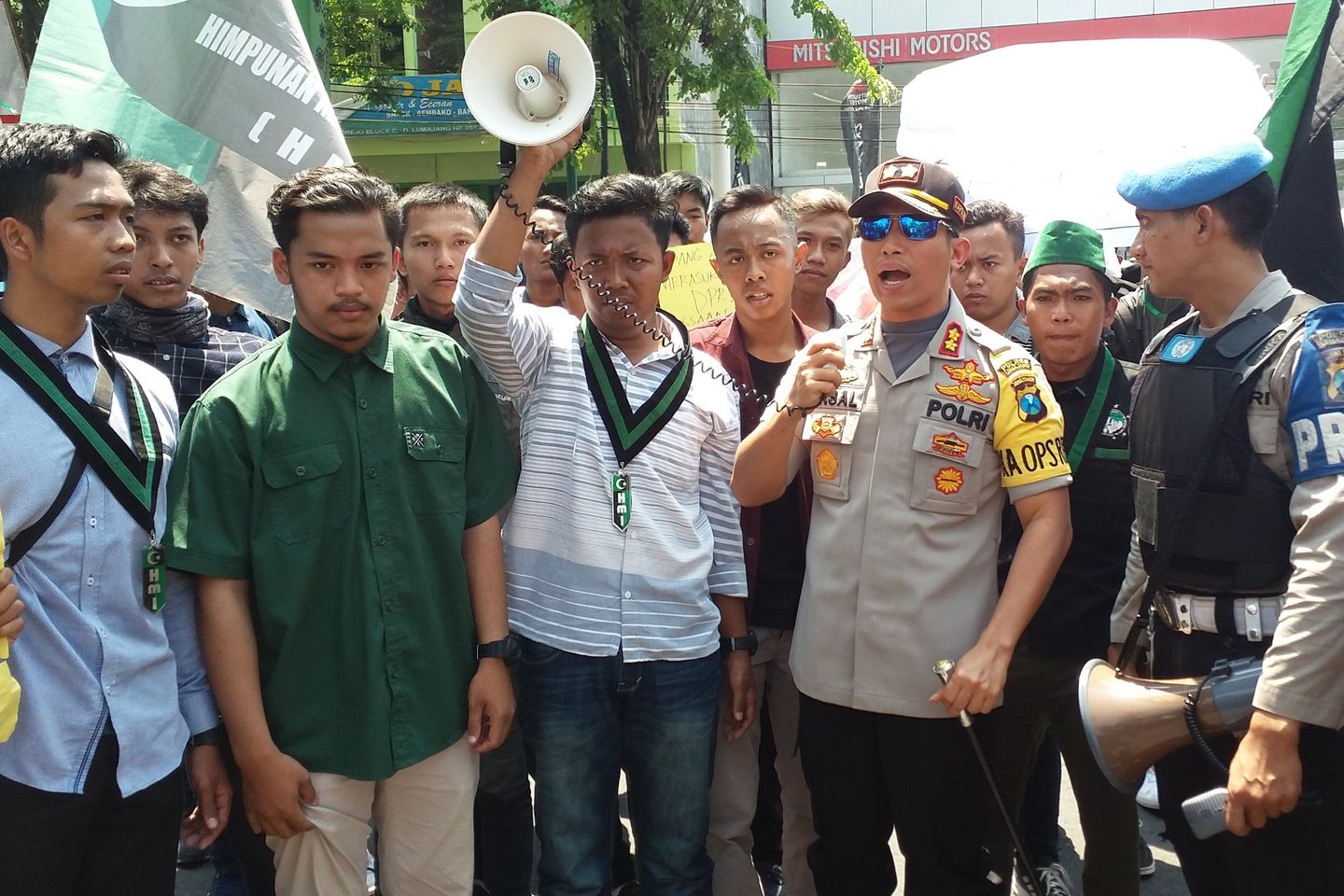 Pukul Peserta Aksi RKUHP di Lumajang, Personel Polisi Diperintahkan Minta Maaf