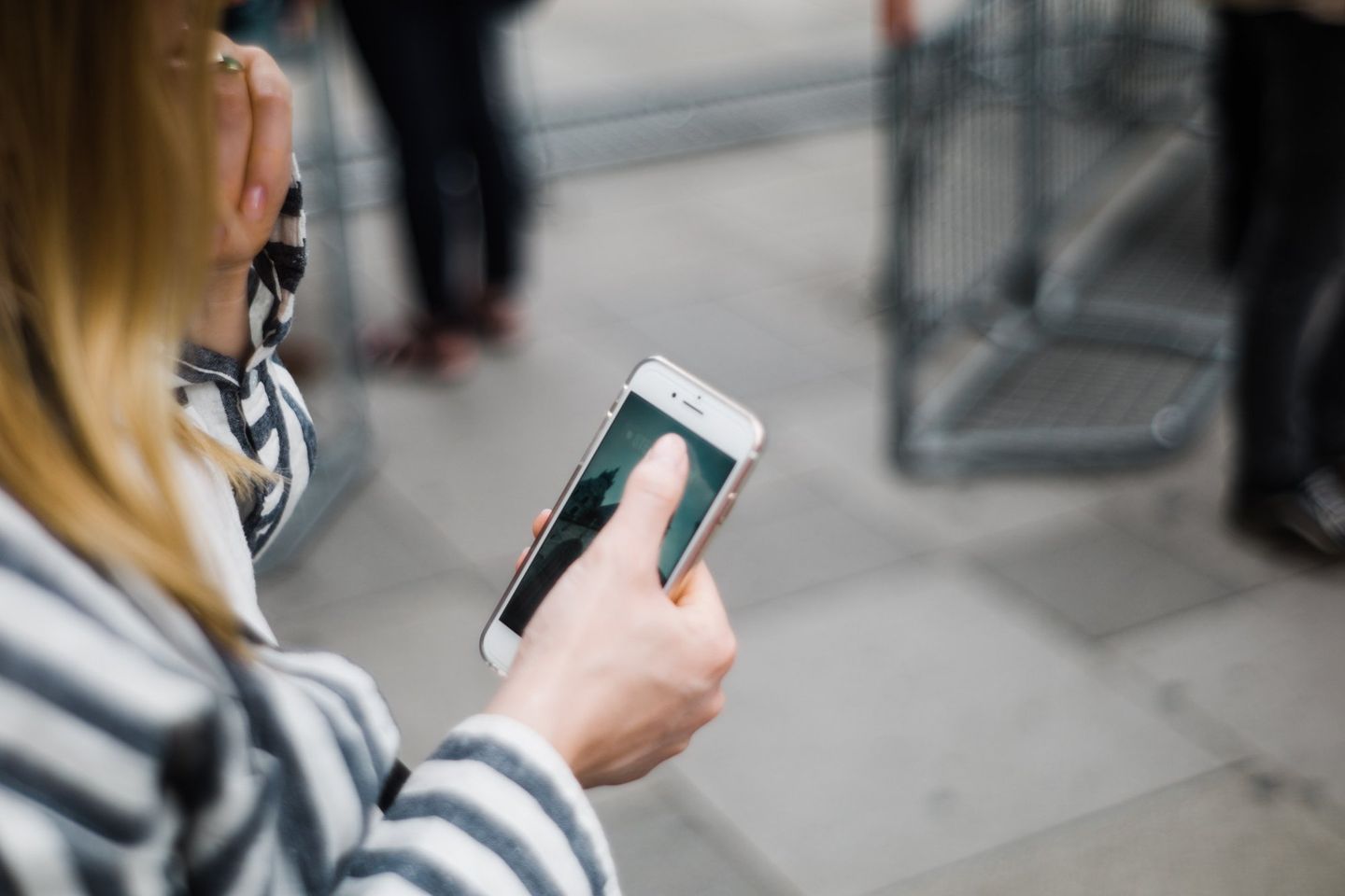 Penggunaan <em>Smartphone</em> Lima Jam Sehari Meningkatkan Risiko Obesitas