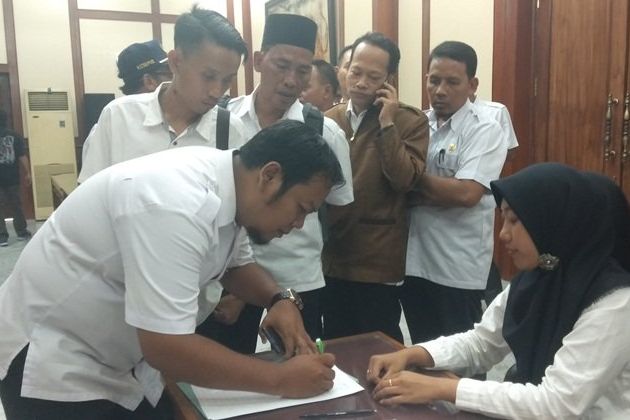 Tuntut Kenaikan Dana Alokasi Umum, Ratusan Kades Datangi DPRD Gresik