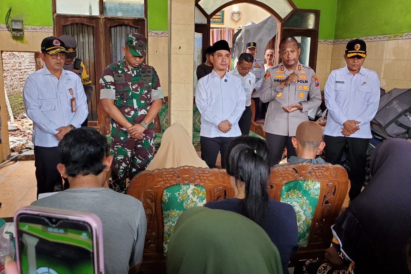 Polres dan Baznas Mojokerto Bantu Renovasi Rumah Warga Terdampak Ledakan di Rumah Polisi