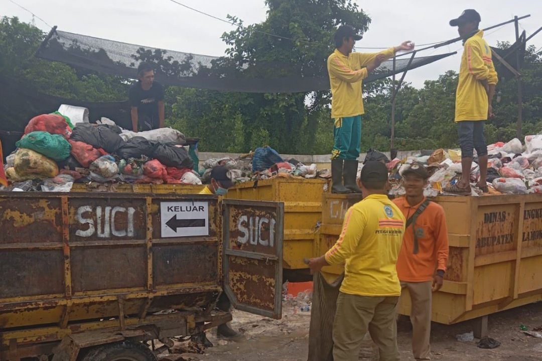 Antisipasi Sampah Menumpuk saat Nataru, DLH Lamongan Kerahkan 198 Pasukan