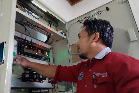 Masjid di Banyuwangi Dapat Pasokan Listrik dari Aliran Parit 