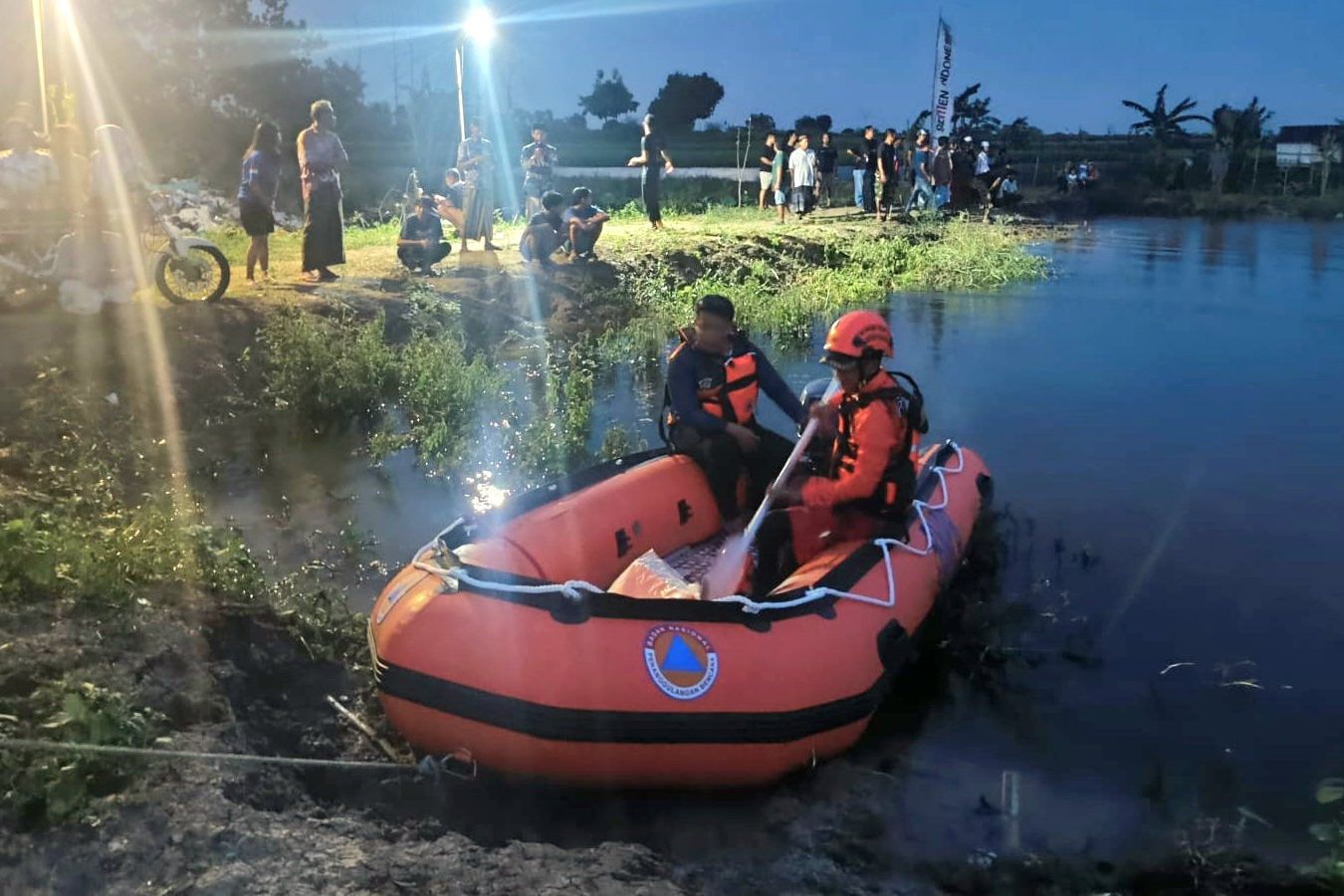 Perahu Pemancing Terbalik di Waduk Gedangkulut Gresik, Dua Anak Hilang