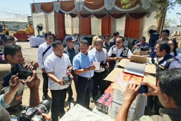 Kemendag Musnahkan Barang Impor Senilai Rp 8 Miliar di Surabaya