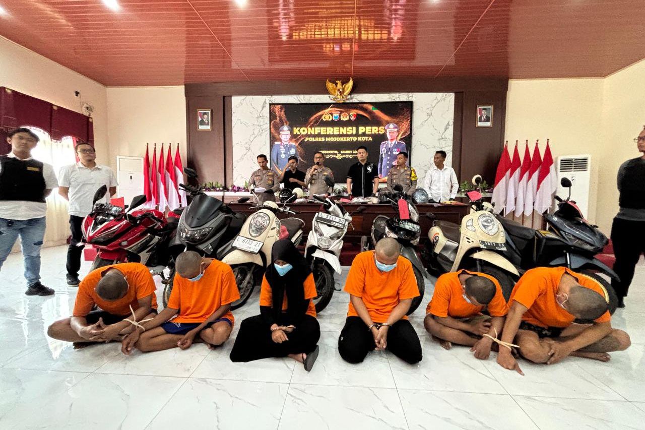 Enam Pelaku Curanmor Dibekuk Polres Mojokerto Kota, Termasuk Pasutri