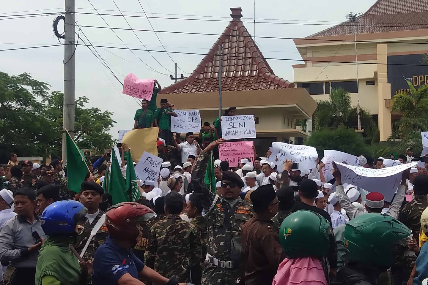 Ansor, Banser, dan Santri Probolinggo Aksi Kecam Fadli Zon