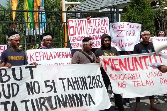 Datangi Kantor Bupati Gresik, Aktivis Tuntut Hapus Sistem Zonasi