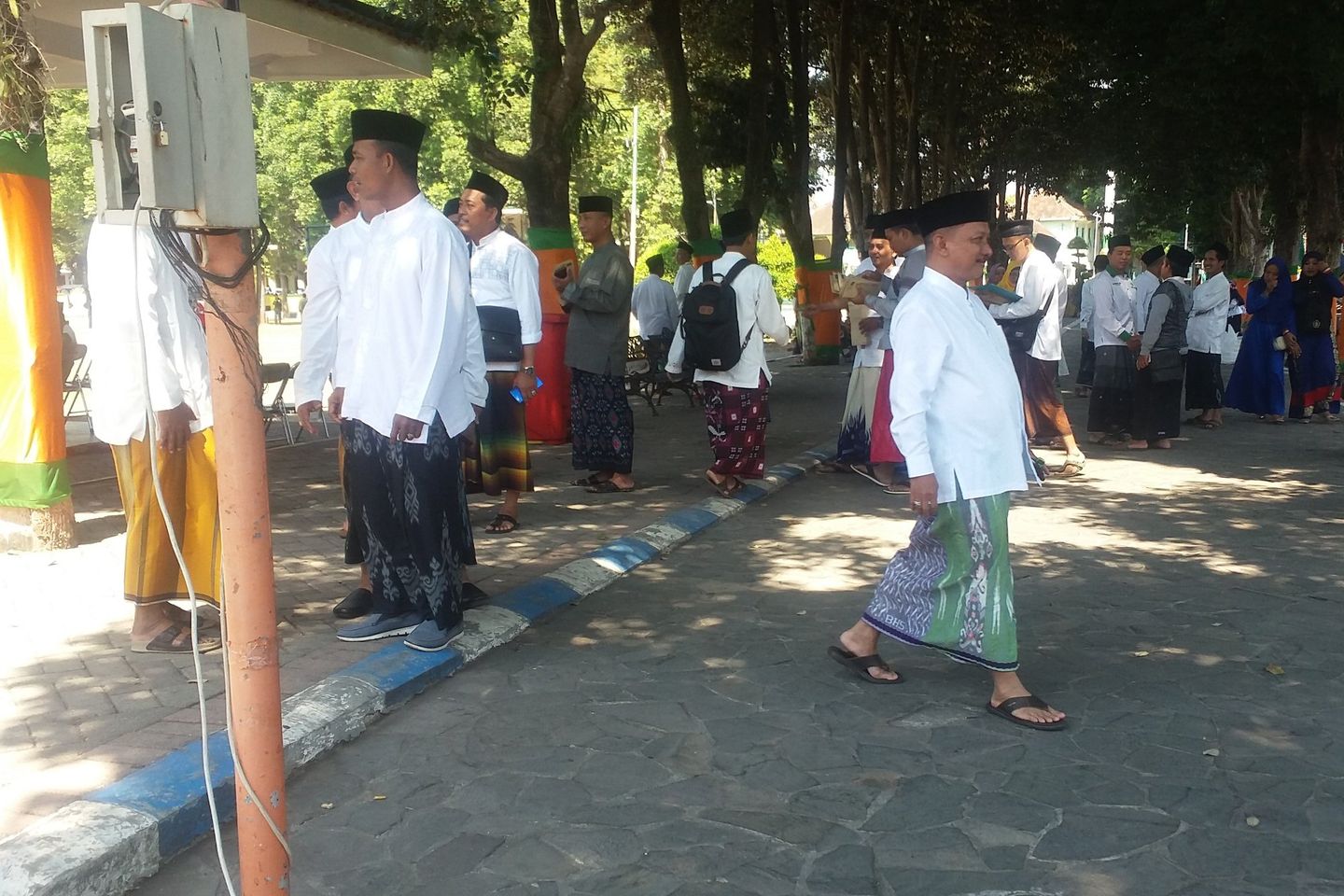 Hari Santri, Pemkab Lumajang Instruksikan ASN Kenakan Sarung 