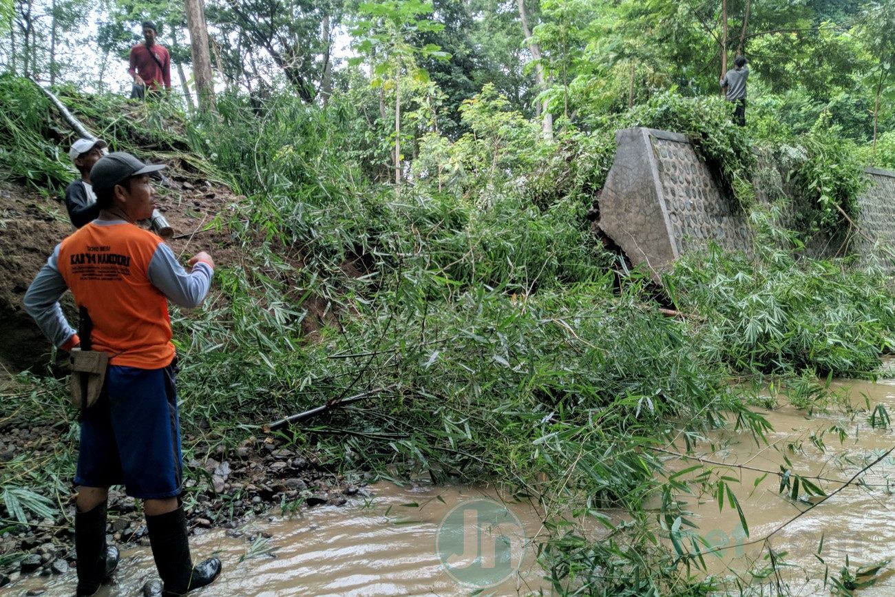 Tanggul Semi Permanen di Ponorogo Rawan Jebol saat Musim Hujan