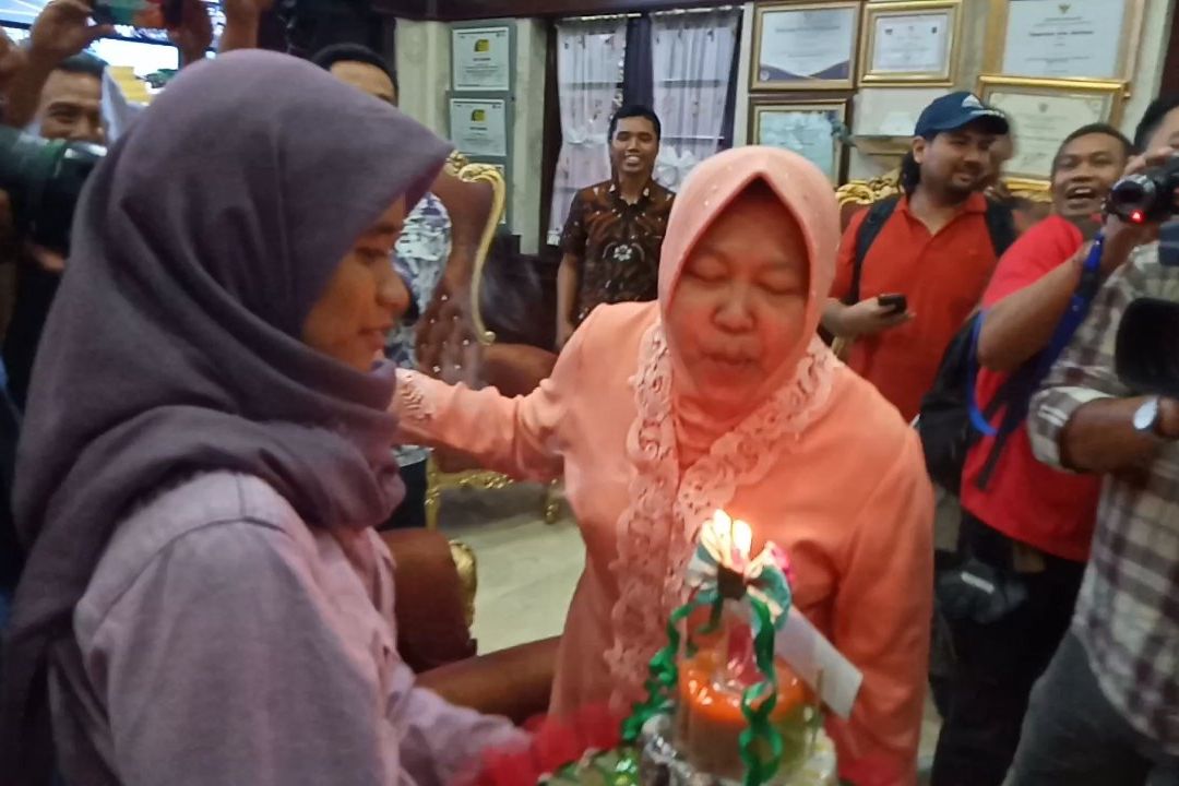 Ulang Tahun, Risma Berharap Selalu Sehat dan Kuat Blusukan