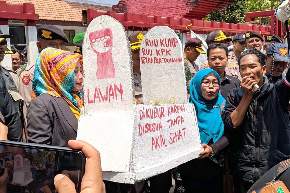 Demo Mahasiswa dan Pelajar Mojokerto Hanya Ditemui Tiga Anggota Dewan