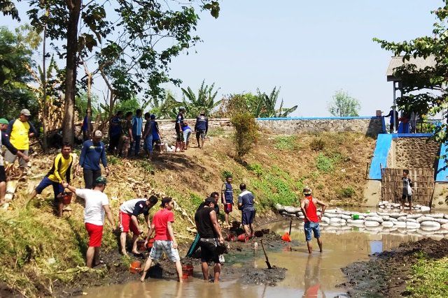 Jadikan Kampung Wisata Air, Warga Gotong Royong Normalisasi Kali Tlusur