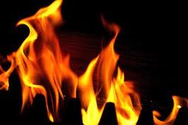 Bakar Daun di Pekarangan, Perempuan 71 Tahun Ikut Terbakar