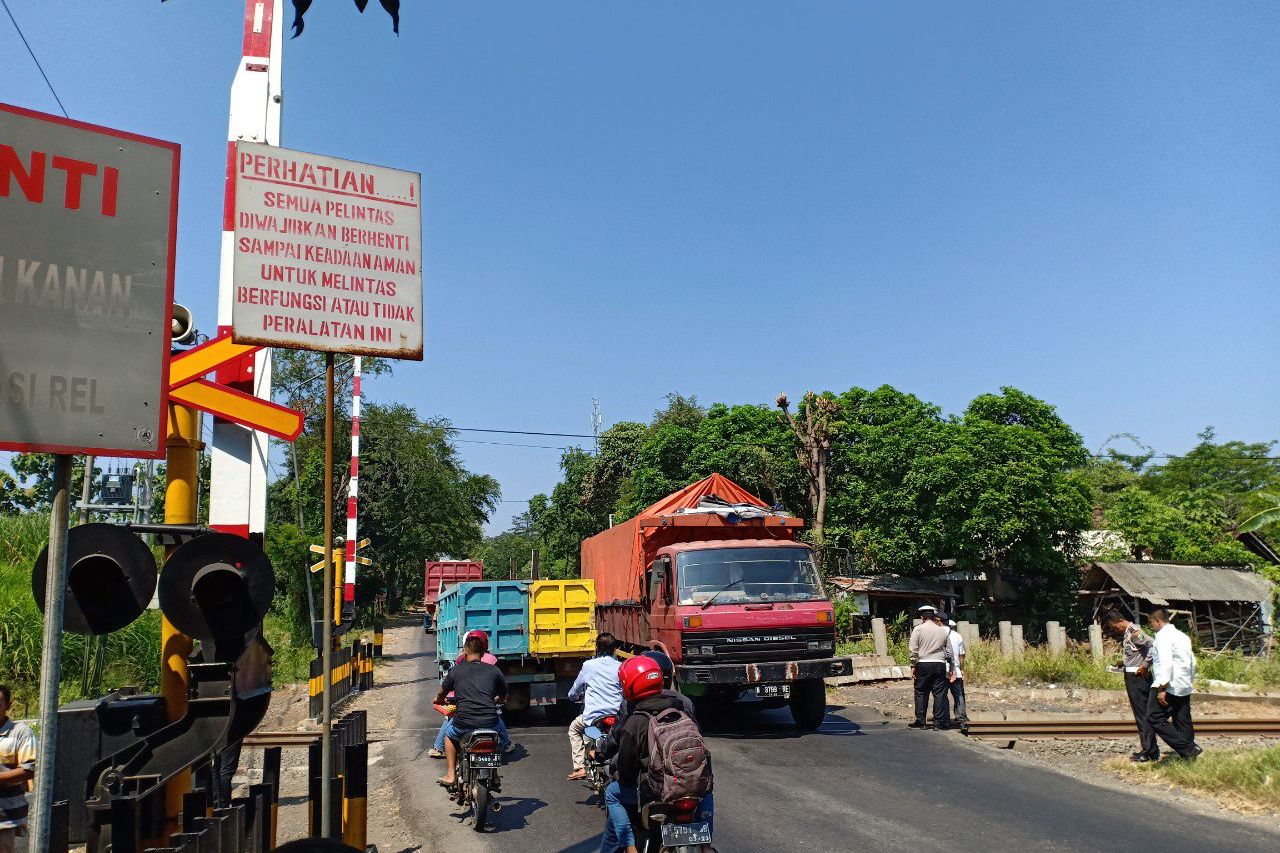 Petugas Gabungan Cek Jalur Tengkorak Probolinggo