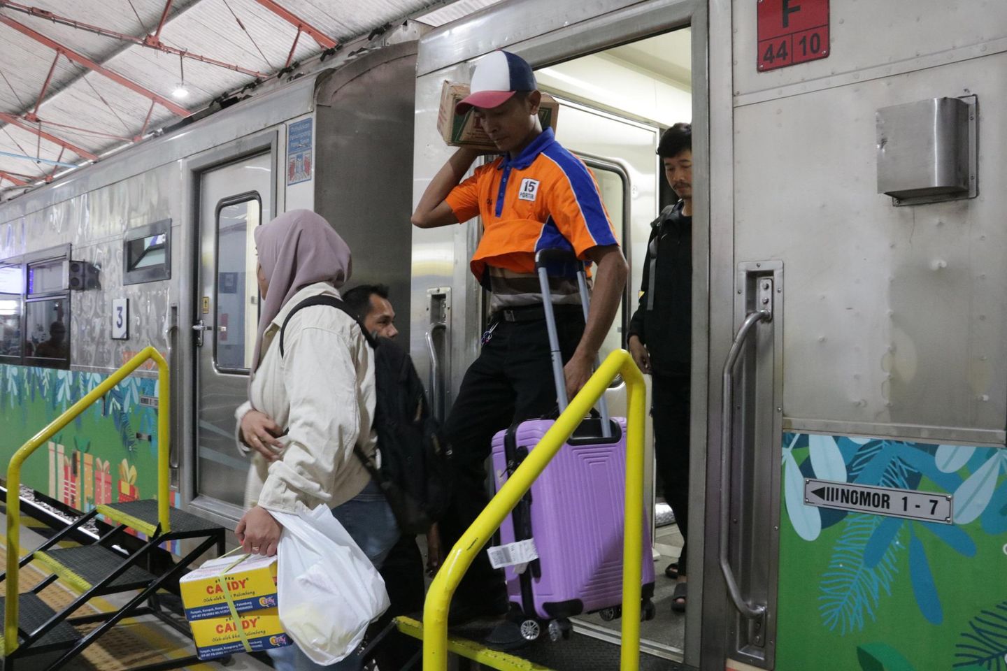 Hari Kedua Masa Angkutan Nataru, 22 Ribu Penumpang Turun Stasiun Daop 7 Madiun