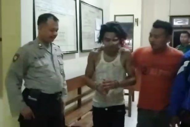 Warga Menolak Pelaku Pembacokan Ibunya Kembali ke Kampung  