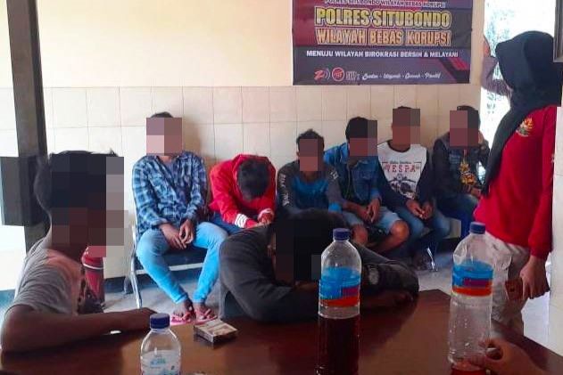 Pesta Miras Oplosan, Delapan Pemuda Situbondo Ditangkap Polisi