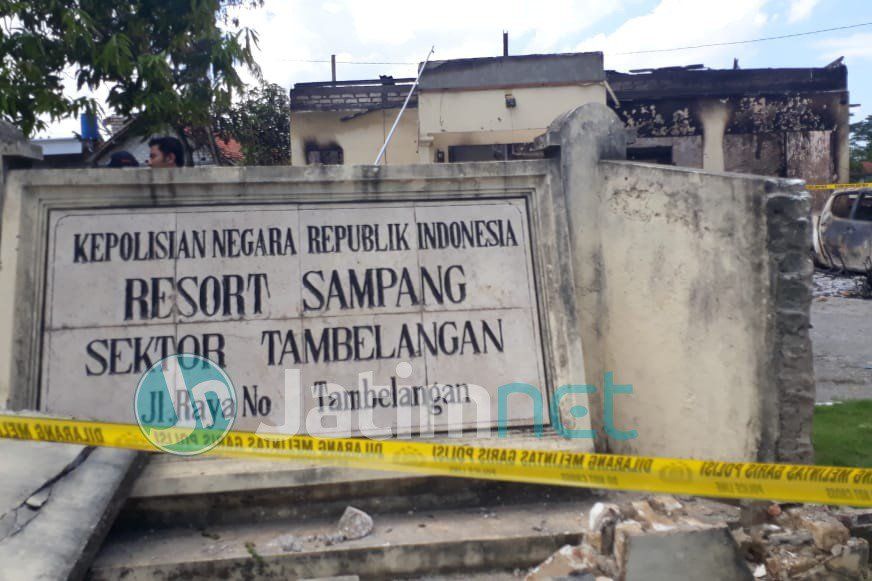 Polisi Ancam Tindak Tegas Buron Kasus Pembakaran Mapolsek Tambelangan