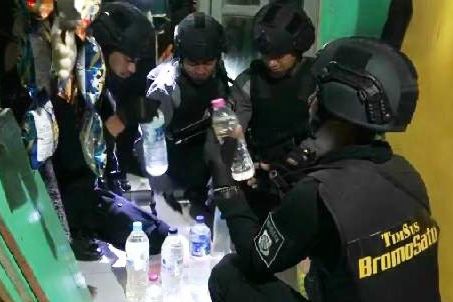 Polisi Gerebek Kedai Miras di Pesisir Probolinggo