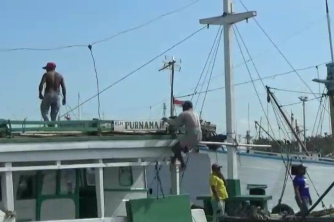 Gelombang Tinggi, Arus Pelayaran Gresik-Bawean Terhambat