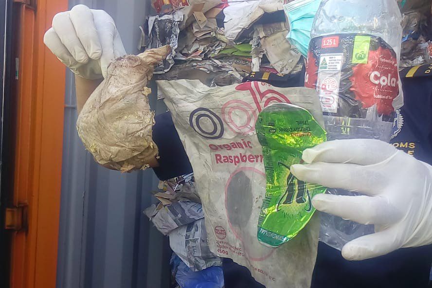 Sampah B3 Asal Australia di Surabaya Disorot Media Asing