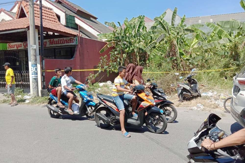 Ibu dan Anak Ditemukan Tidak Bernyawa di Semak-Semak Perumahan Pepelegi