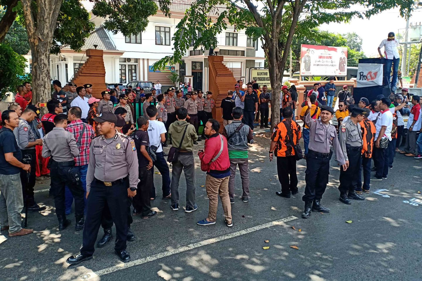 Warga Probolinggo Aksi Tuntut Penegak Hukum Mengusut Mafia Kambing