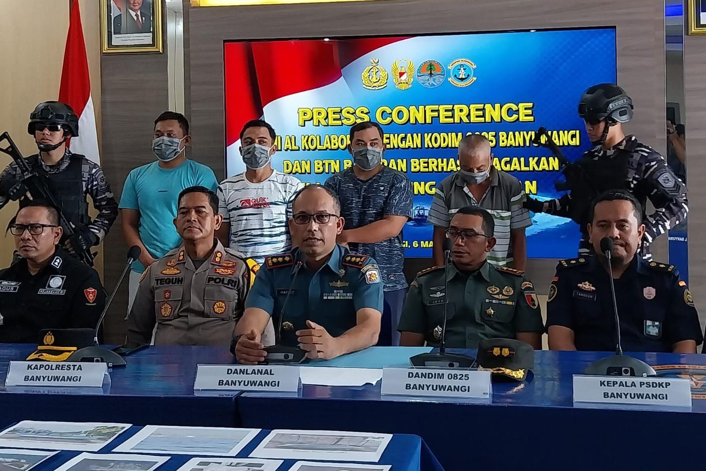 Lanal Banyuwangi Tangkap Empat Orang Komplotan Pengebom Ikan di Perairan Utara Banyuwangi