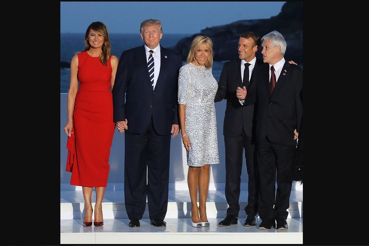Gaun Merah Merona Melania Trump Dibanderol Rp34 Juta