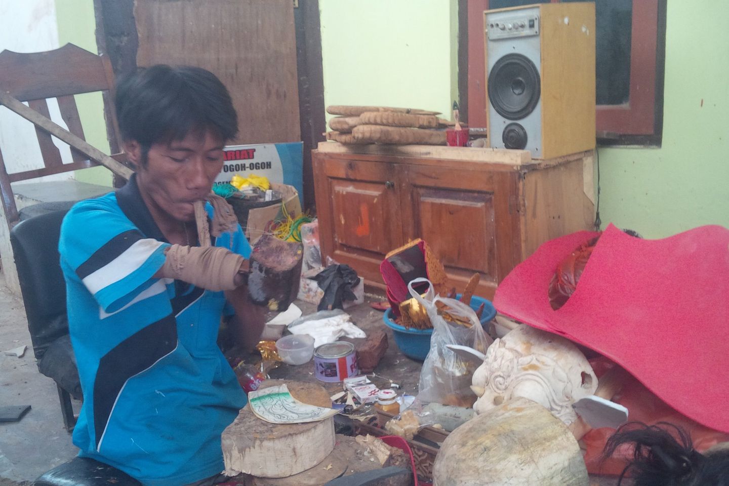 Memahat Barong dengan Satu Tangan, Bilal Setara dengan yang Normal