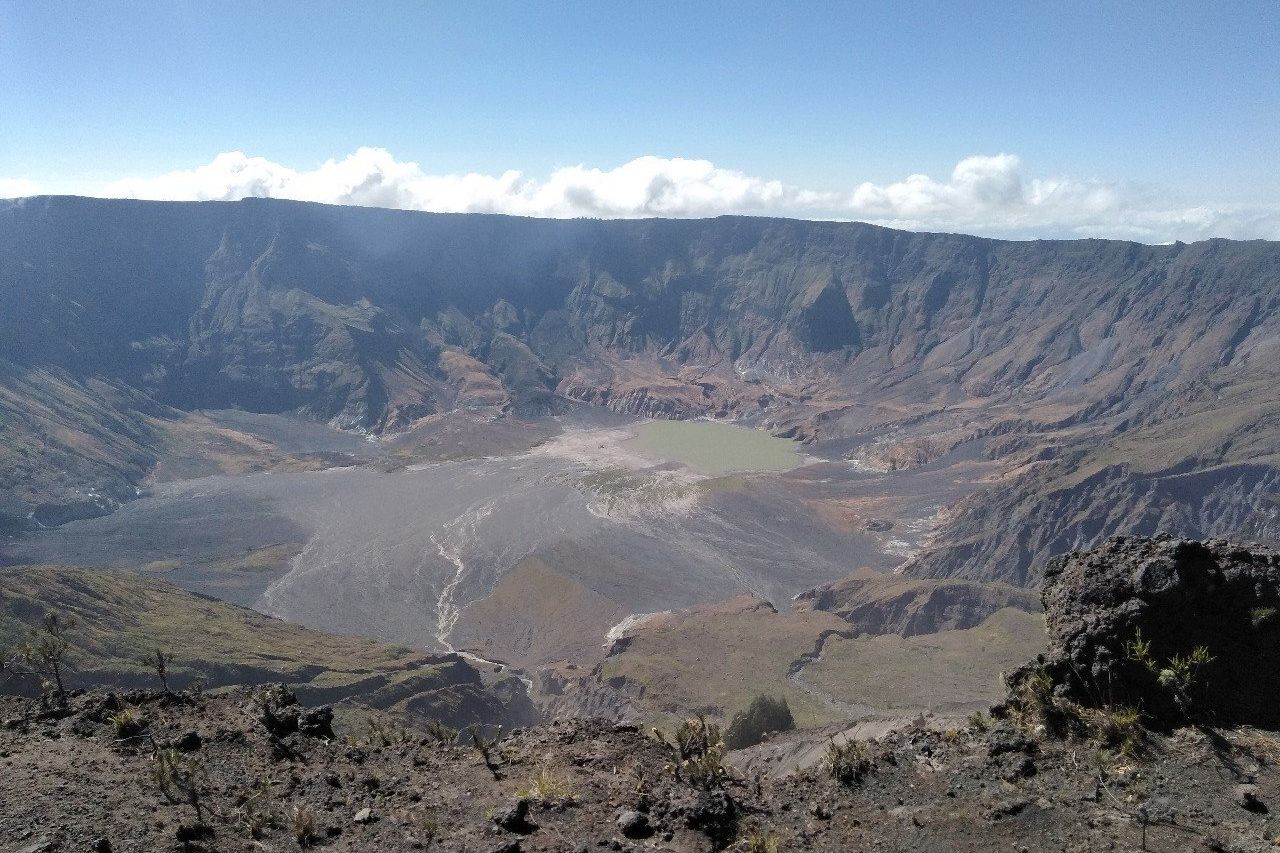 Menapak Puncak Tambora, Menikmati Kaldera