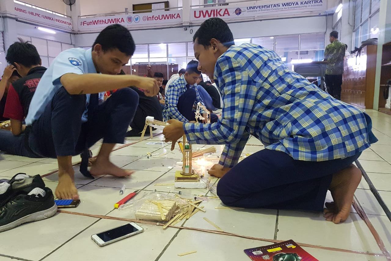 Kontes Rancang Robot Mitigasi Bencana di UWK Surabaya