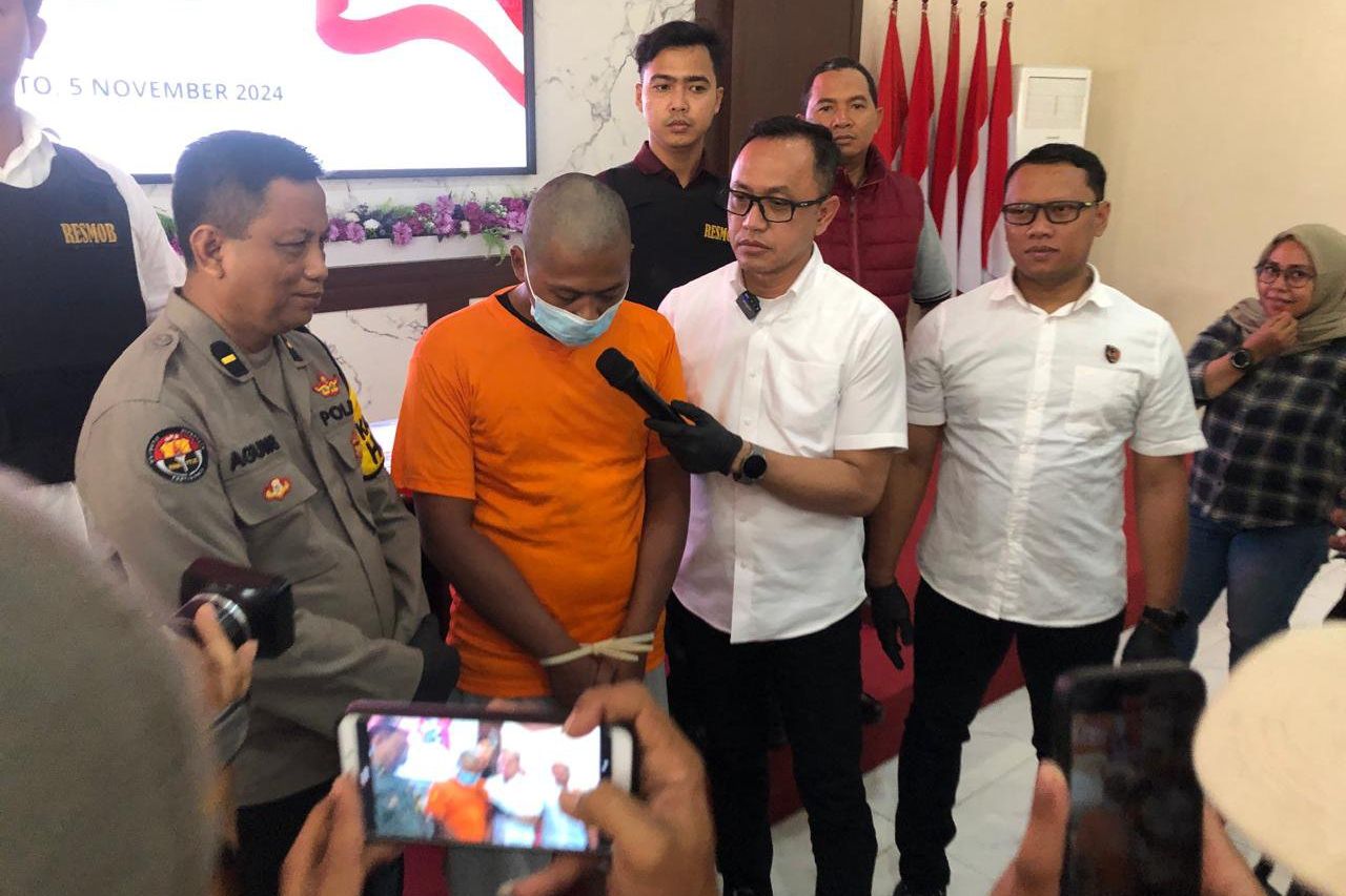 Polisi Tangkap Suami Jual Istri Layani Threesome di Mojokerto