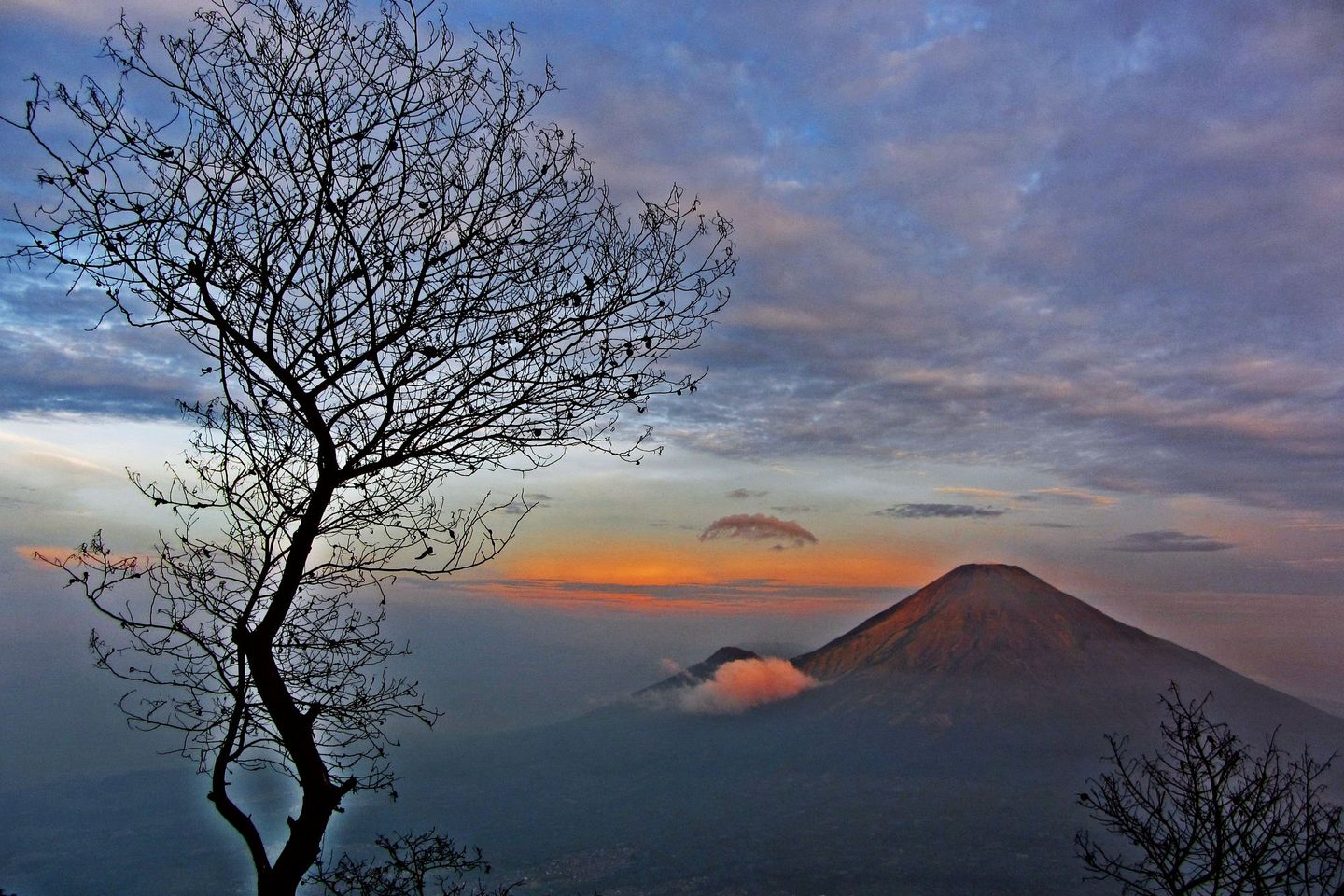 Diduga Hipotermia, Pendaki Gunung Sumbing Ditemukan Meninggal