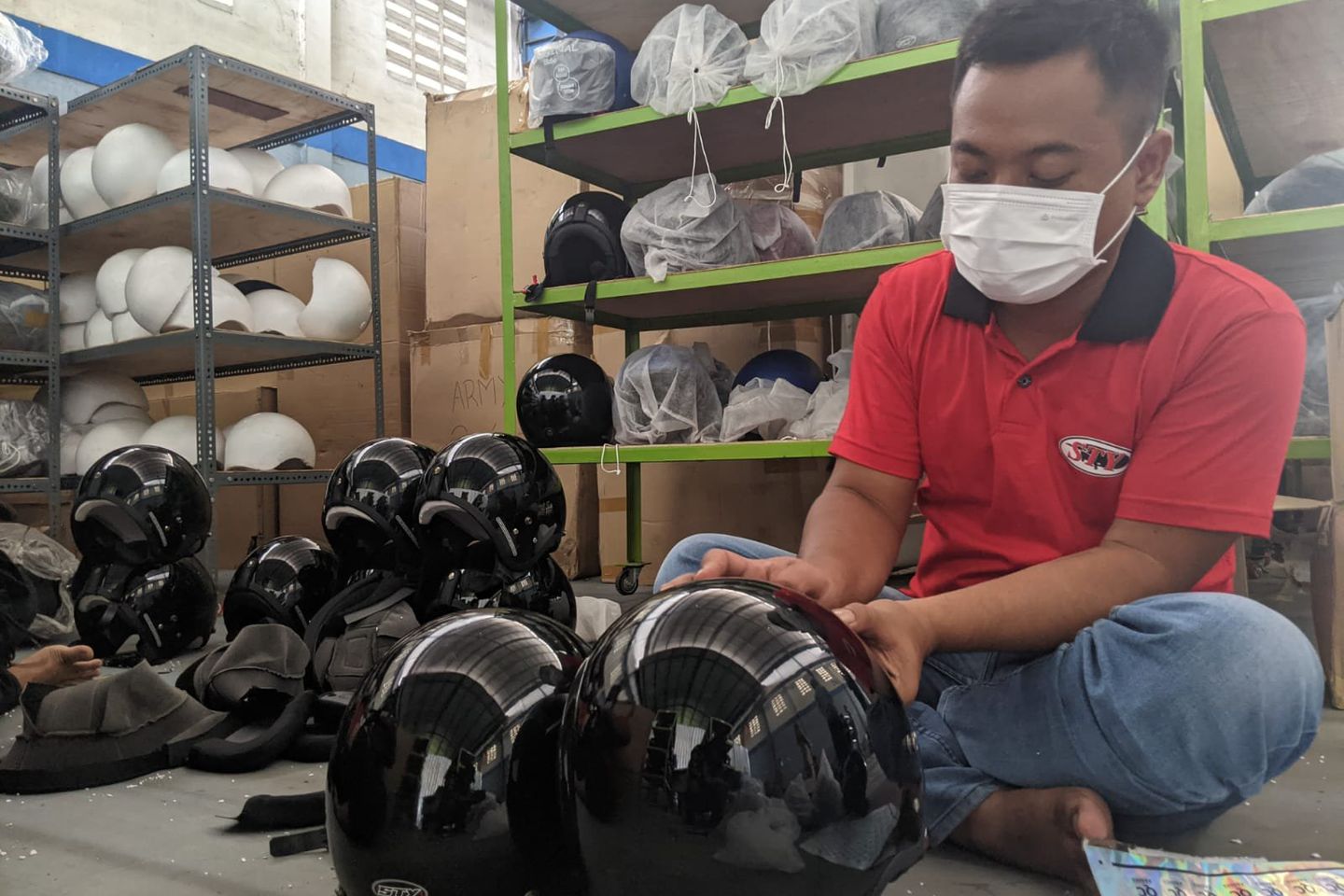 Berawal dari Disebut Produk Abal-abal, Warga Mojokerto Berhasil Dapat Lisensi SNI Produksi Helm