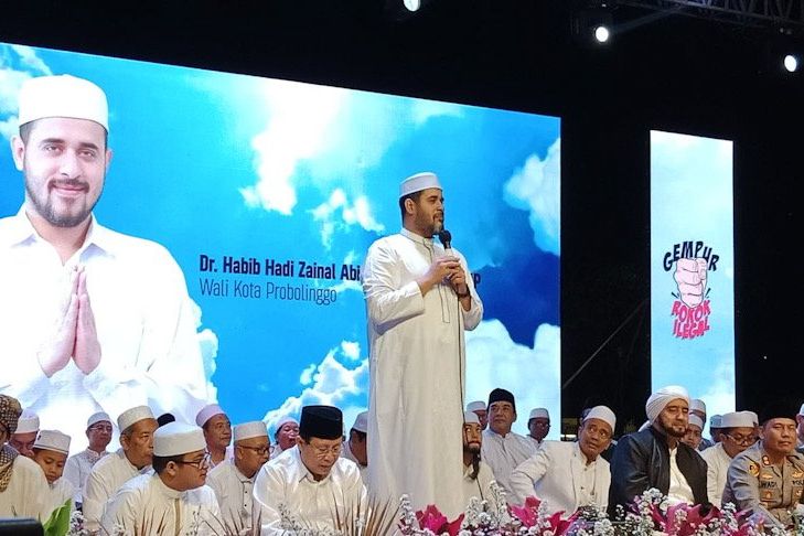 Pemkot Probolinggo Sosialisasi Bidang Cukai, lewat Acara Sholawat Bersama Syekhermania
