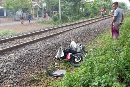 Melintas di Perlintasan Tanpa Palang Pintu, Pelajar di Probolinggo Tewas Ditabrak Kereta Api