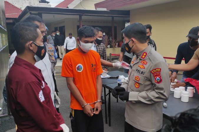 Jadi Kurir Narkoba, Lulusan Sarjana Ditangkap