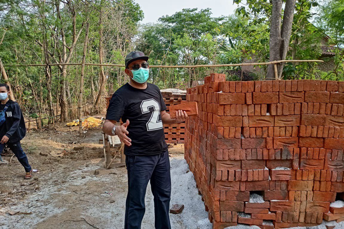 Ipong Bakal Siapkan Pasar dan Modernisasi Pengrajin Bata Merah