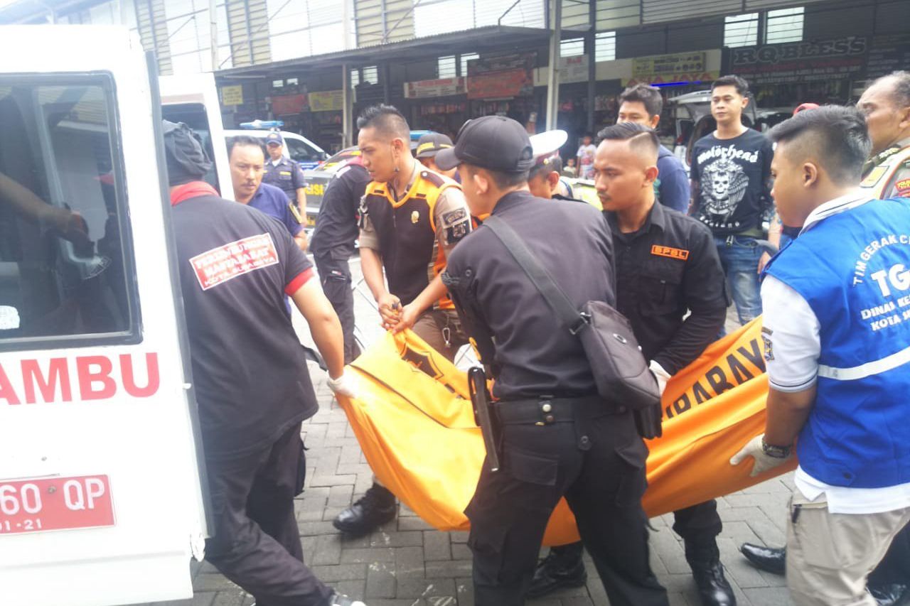 Sopir Tewas Dalam Truk Boks Berpendingin di AJBS Surabaya Diautopsi