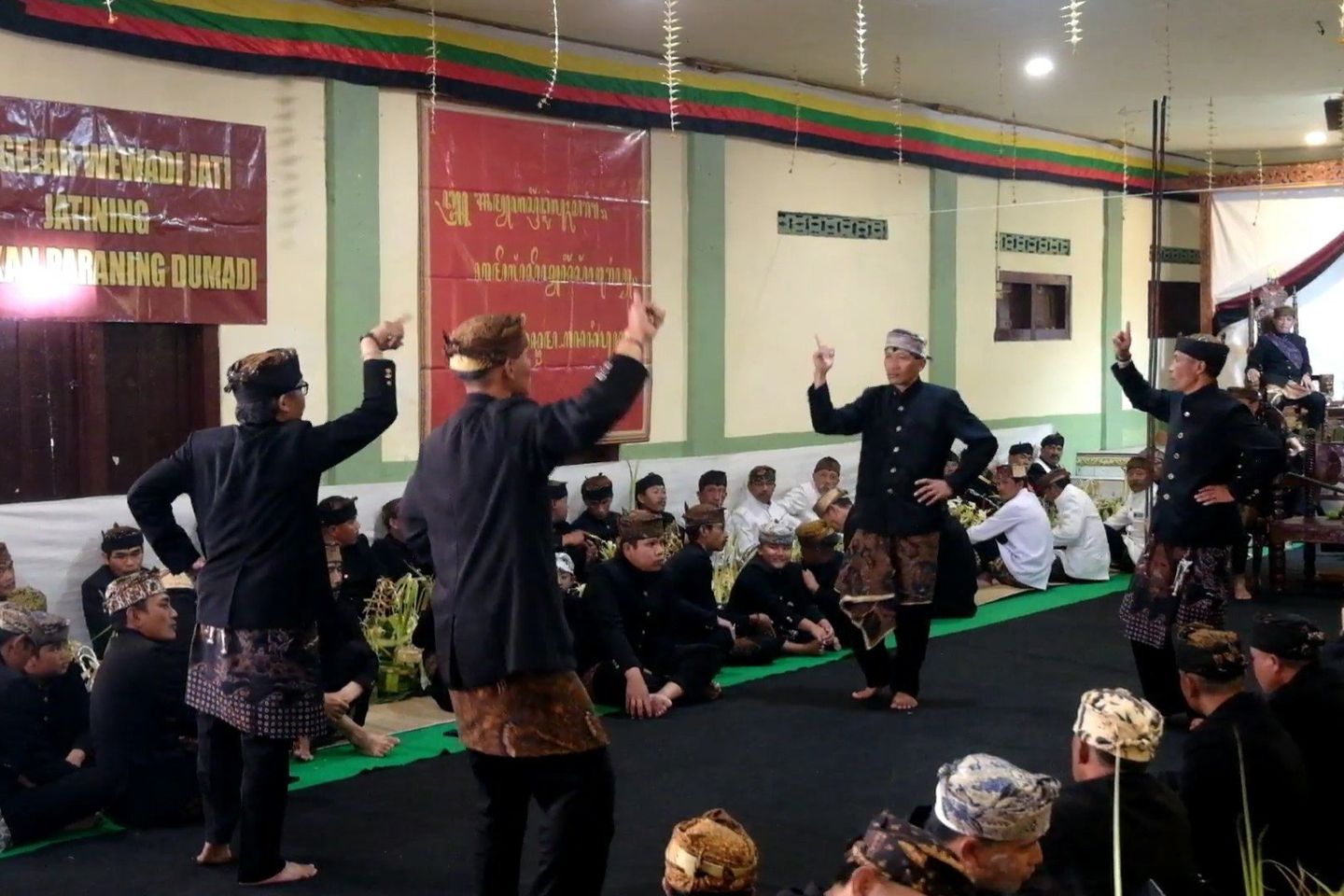 Tari Sodor dan Jimat Klontongan Meriahkan Hari Raya Karo di Lereng Bromo